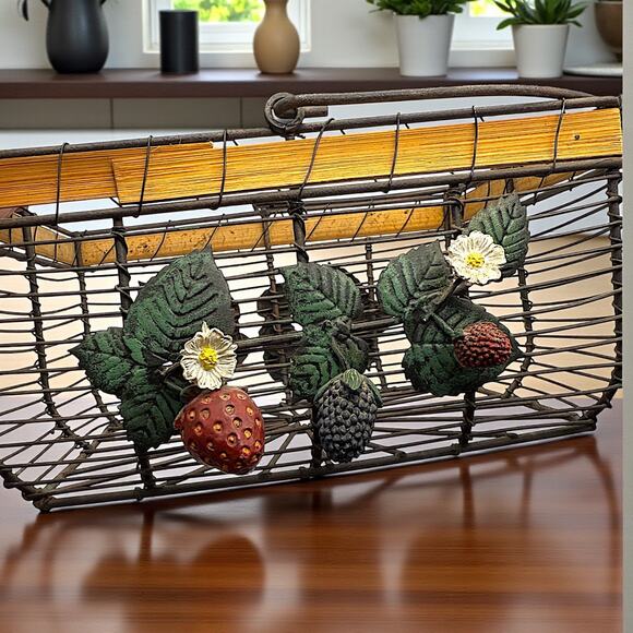 Metal Wire Basket Fruit Handle Berries Strawberry Farmhouse Cottage Core - Picture 2 of 8